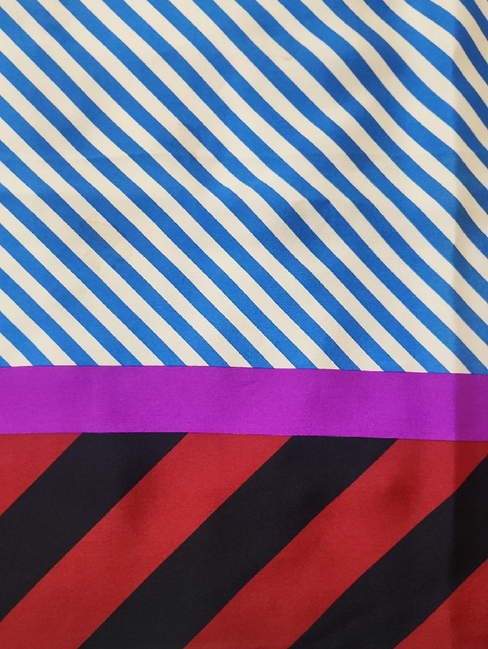 Vintage Yves Saint Laurent Rive Gauche scarf made of multicolored silk - Picture 3 of 6